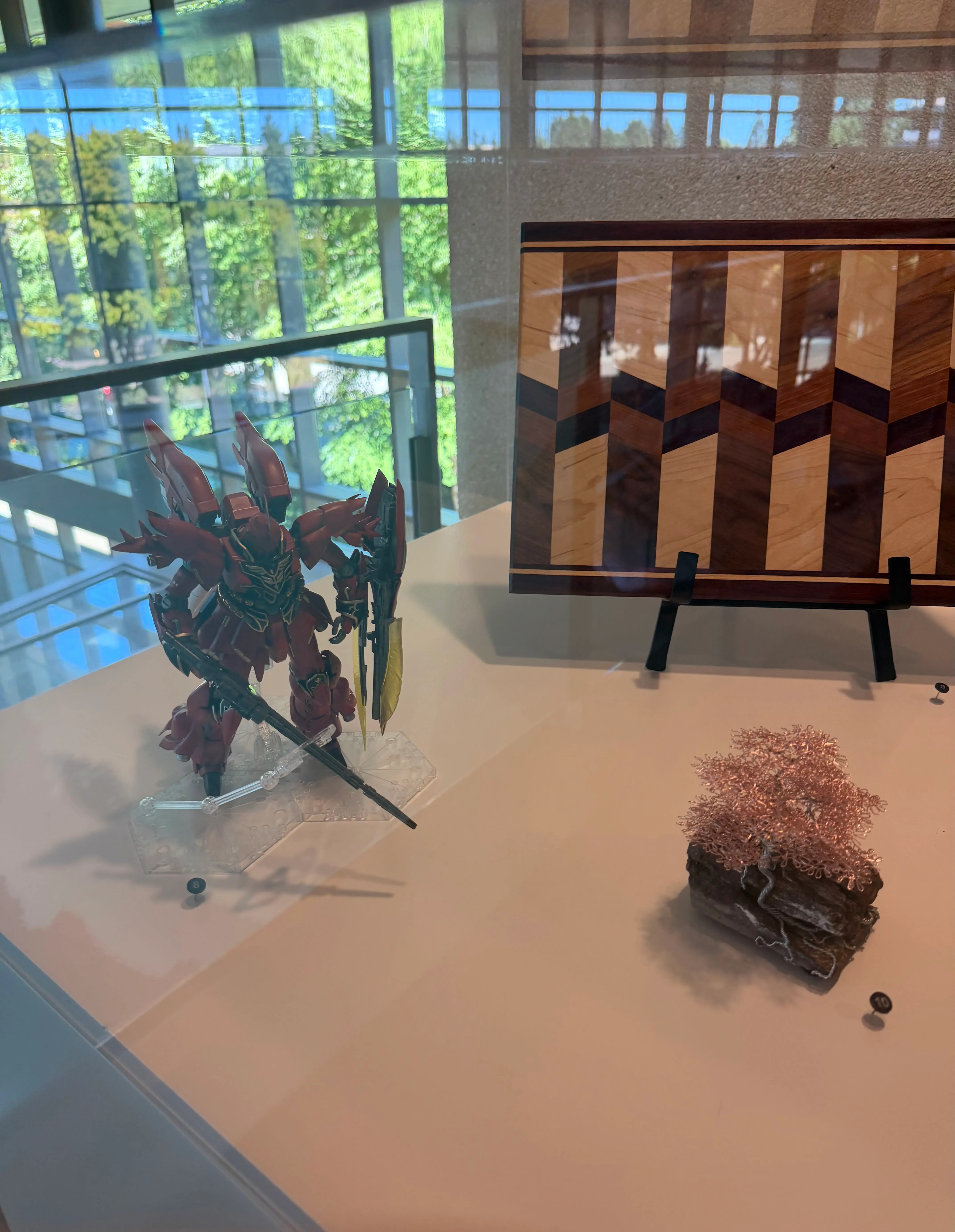 Picture of the Gundam figure.